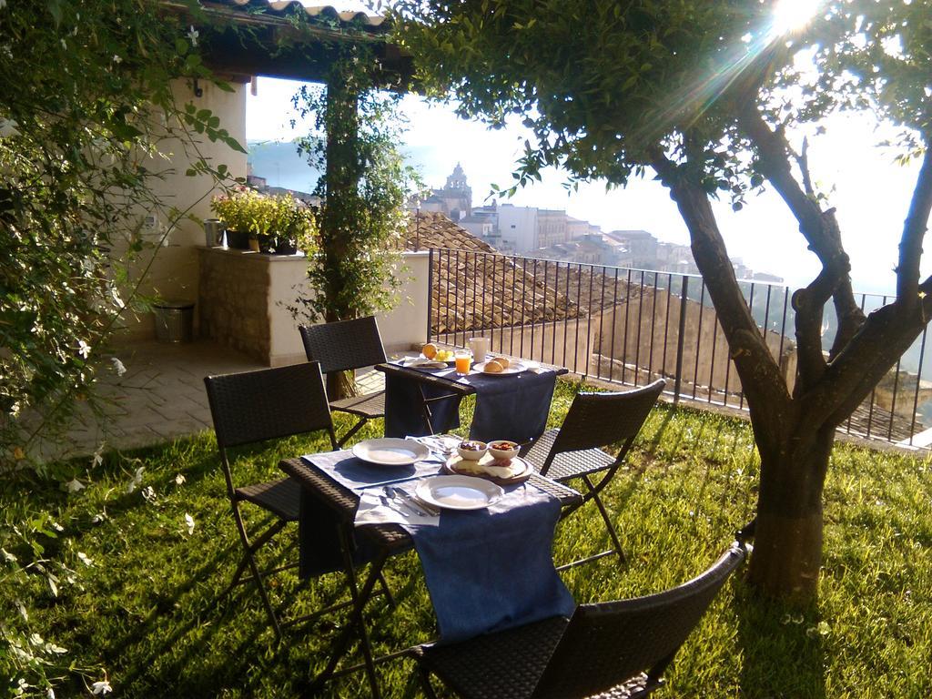 La Casa Del Gelsomino Bed & Breakfast Ragusa Luaran gambar